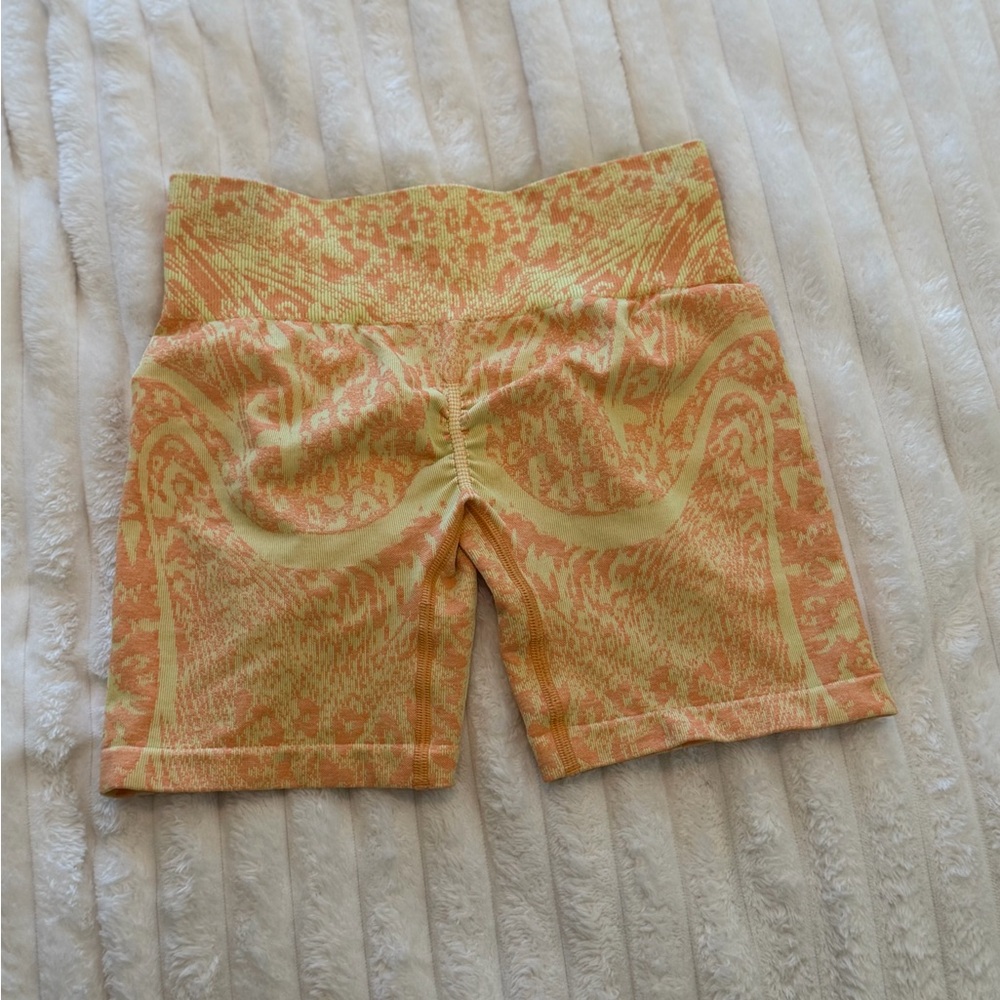 Gymshark Women's Patterned Bike Shorts - Orange and Yellow